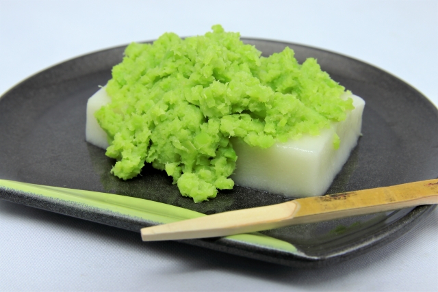 zunda mochi (a sweet made from mashed green soybeans)